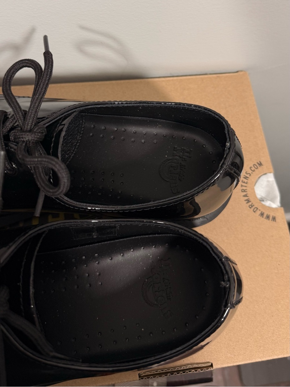 Dr. Martens Black Patent Leather Lace-Up Derby Shoes Size 9 - Picture 11 of 16